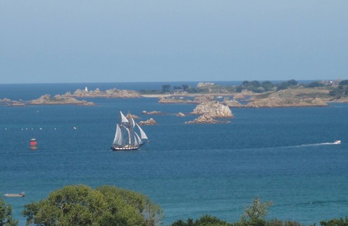 Ploubazlanec House | GITE LES AQUARELLES 1 BLEU - sea view heated indoor pool all year round