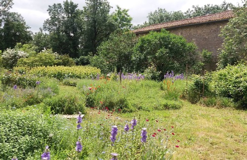 Azay-le-Brule House | Gite Les Demeures de Valette, Gite 2 to 5 bedrooms
