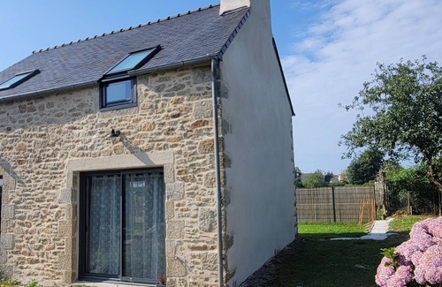 Kernilis House | Gîte "Les Glycines" is located in Kernilis, in the heart of the Léon region.