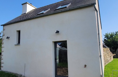 Kernilis House | Gîte "Les Glycines" is located in Kernilis, in the heart of the Léon region.