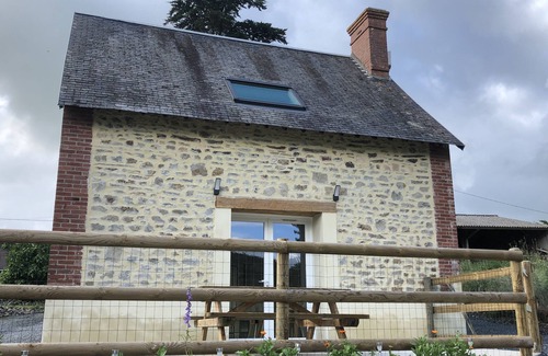 La Chapelle sur Vire House | Gîte, private fishing ponds, spa and swimming pool