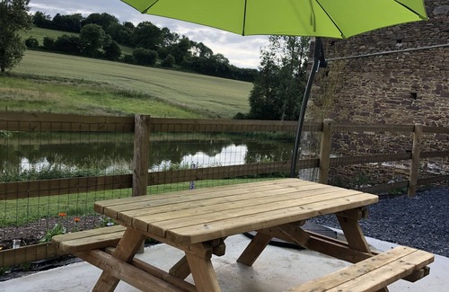 La Chapelle sur Vire House | Gîte, private fishing ponds, spa and swimming pool
