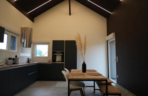 Sainte-Croix-en-Plaine Bed & Breakfast | Gite Spa L'Atelier Emile - Spa Privatif - 5 min COLMAR