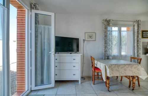 La Salvetat-Saint-Gilles Apartment | Gite Studio Le Colibri