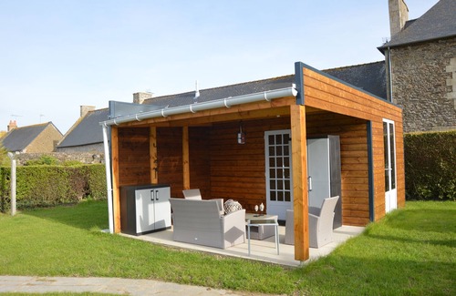 Plancoet Apartment | Gite with private spa, 2pers, near Dinan-St Malo in BRITTANY
