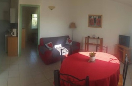 Tauriers Cottage | GITES (AIR-CONDITIONED) WITH SHARED POOL TAURIERS