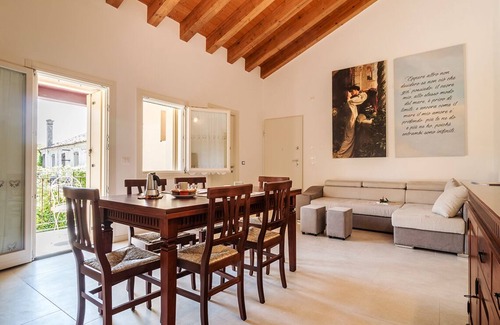 Cimadolmo House | Giulietta cà damuro romantic apartment