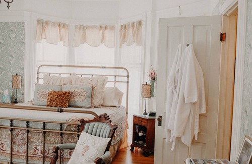 Stillwater Apartment | Giverny Suite - Aurora Staples Inn