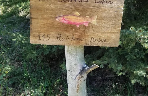 Polebridge Cabin | GLACIER GLAMPING! STEPS FROM THE POLEBRIDGE MERCANTILE!