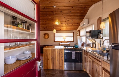 Stanardsville Apartment | Glade Cottage at White Lotus Eco Spa Retreat