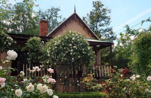 Beechworth Cottage | Gladstone House - quaint and short walk into town