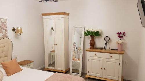 Historic Center Apartment | Glam Rose&White Downtown