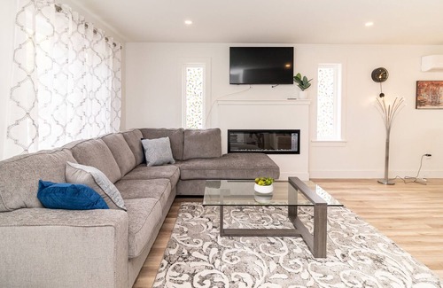 Halifax House | Glamorous new house for Business/Vacation travel
