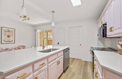 Tyler House | Glamorous Pink Rose of Tyler!