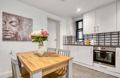 Southfields Apartment | Glamourised 1 Bed Apt with Private Garden