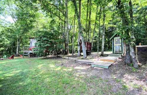 Grandview Cabin | Glamping Cottage on 116 Acre Farm-Cowgirl Cabin