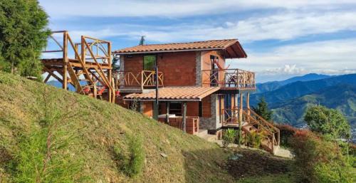 Medellin Ski Chalet | Glamping en Medellín - Kinsho Glamping - Cabaña con Jacuzzi privado