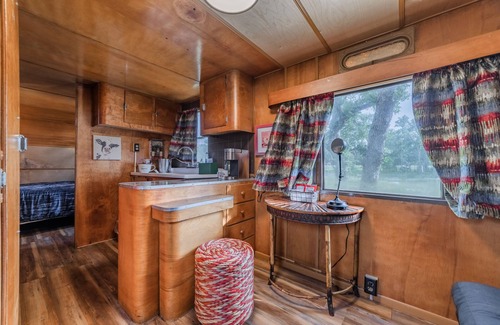 Spicewood House | Glamping in Spicewood TX Hill Country ~ The Trailette