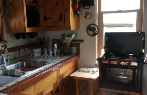 Fredonia Cabin | Glamping, off-grid adventure at peace-friendly cabin on 10 acres w/STARGAZING!