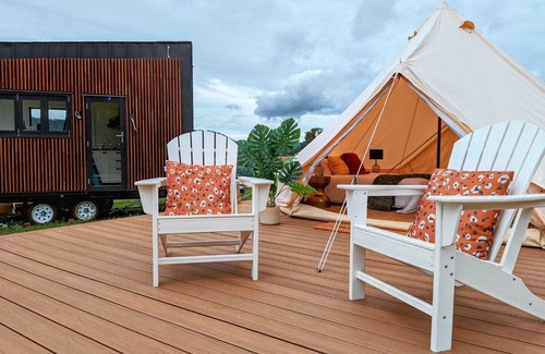 Broke Other | Glamping Vineyard Getaway with Luxury Amenities