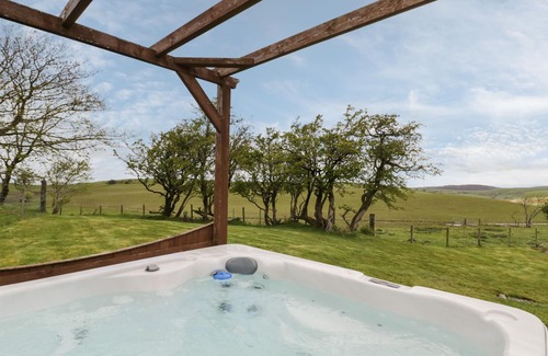 Denbigh Cottage | GLAN GORS, character holiday cottage, with hot tub in Denbigh