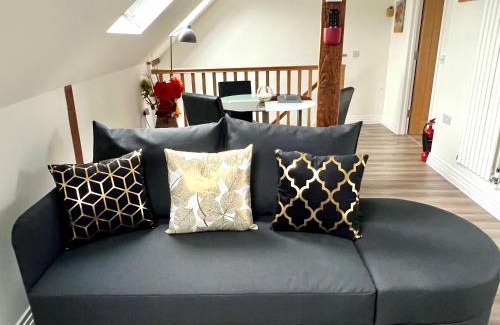 Glastonbury Apartment | Glastonbury Secret Retreat - 1 BD Split-Level Apt, Sleeps 3