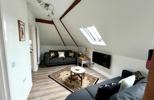 Glastonbury Apartment | Glastonbury Secret Retreat - 1 BD Split-Level Apt, Sleeps 3