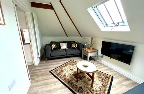 Glastonbury Apartment | Glastonbury Secret Retreat - 1 BD Split-Level Apt, Sleeps 3