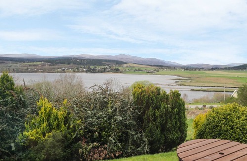 Bonar Bridge House | GLAVEN, family friendly, with open fire in Bonar Bridge