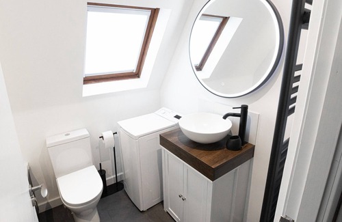 South Laggan Ski Chalet | Gleann Albainn Loch side Lodge