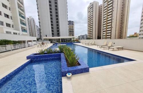 Gleba Fazenda Palhano Apartment | Gleba com ar-condicionado na sala e quarto, sacada e piscina