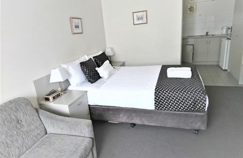 Glenelg Apartment | Glenelg beach gateway Studio Apartment