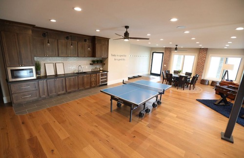 Fish Haven Apartment | Glenn Haven - Luxurious Cabin on 40 Acre Sleeps 60