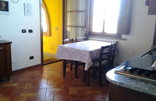 Latignano Apartment | GLICINE apartment, up to 5 Adults NO KIDS ALLOWED