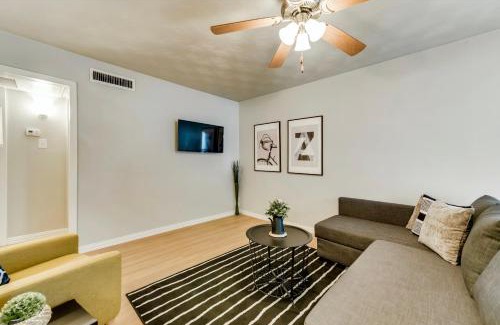 Old East Dallas Apartment | Global Cup Insta-Worthy Flat and Arboretum Tickets Included