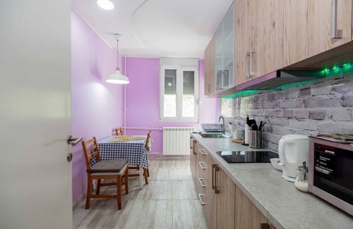 Savski Venac Apartment | Gloria 2 charming 1-bedroom apartment in lovely Beograd with WiFi, AC