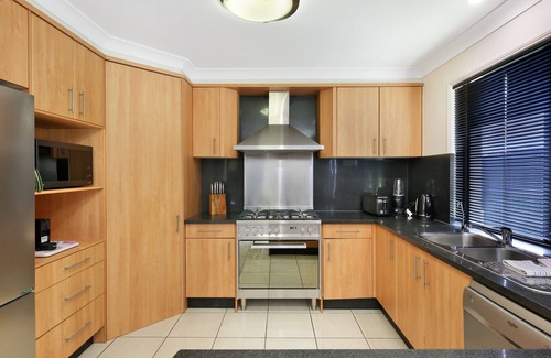 Gold Coast House | Glorious 5-Bed Amidst Nature in Burleigh Heads