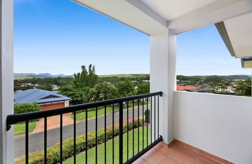 Gold Coast House | Glorious 5-Bed Amidst Nature in Burleigh Heads