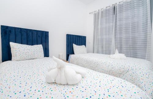 Tangier Apartment | Glorious Garden, Appartement Familial, Face au Stade Ibn Batouta, Espaces Verts, Proche Aéroport, Parking, WIFI, AC, IPTV
