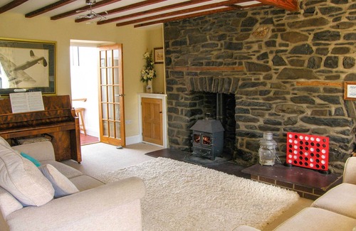 Llanrhystud Cottage | GLYNMOOR, family friendly, character holiday cottage in Llanrhystud