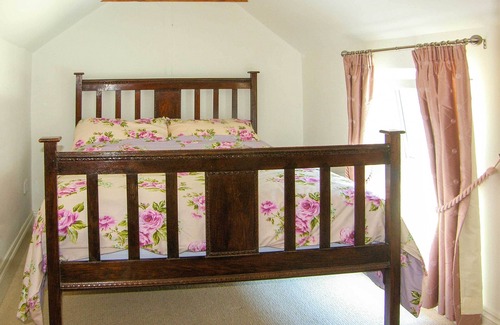 Llanrhystud Cottage | GLYNMOOR, family friendly, character holiday cottage in Llanrhystud
