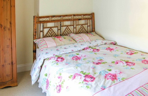 Llanrhystud Cottage | GLYNMOOR, family friendly, character holiday cottage in Llanrhystud