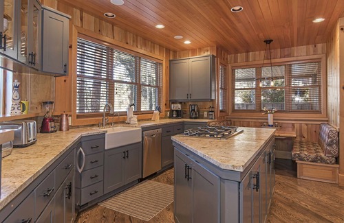 Sisters House | GM167 | Booking cancelled! Available July 4th! Stunning, Spacious Log Home!