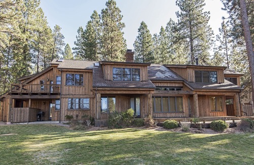 Sisters House | GM167 | Booking cancelled! Available July 4th! Stunning, Spacious Log Home!