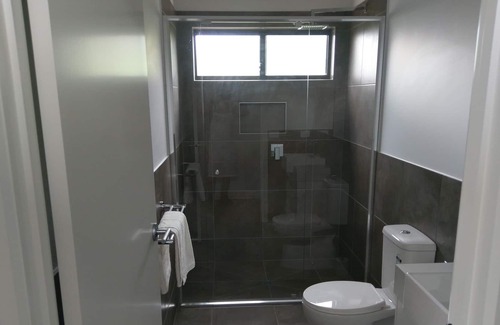 Reedy Creek Villa | Go bushwalking in 1200 acres or just sit back and relax. Vineyards are 30 mins,