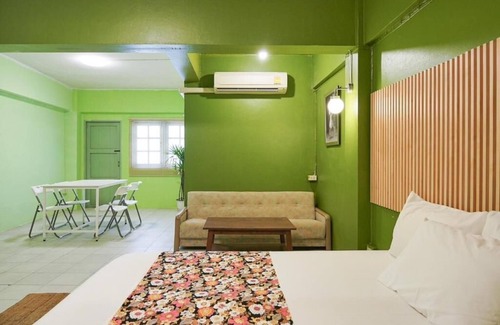 Wang Burapha Phirom Hotel | GO INN The Grand Palace