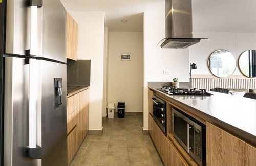 La Aguacatala Apartment | Go Living 702 · Modern Apt near Milla de Oro with AC and Balcony