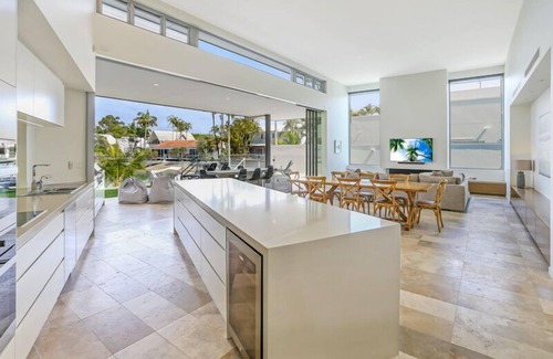 Noosa Heads House | Go with the flow in Noosa Sound