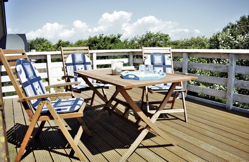 Dagebuell Apartment | "Godewind", hearing & smelling the sea, roof terrace, FireTVStick, dishwasher