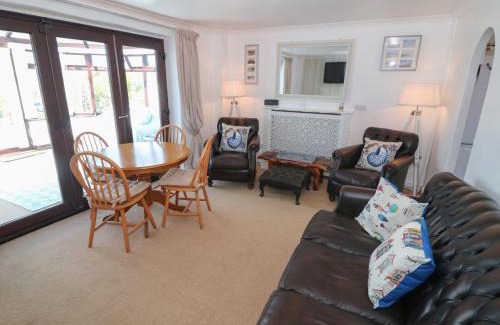 Llandanwg House | Goetra